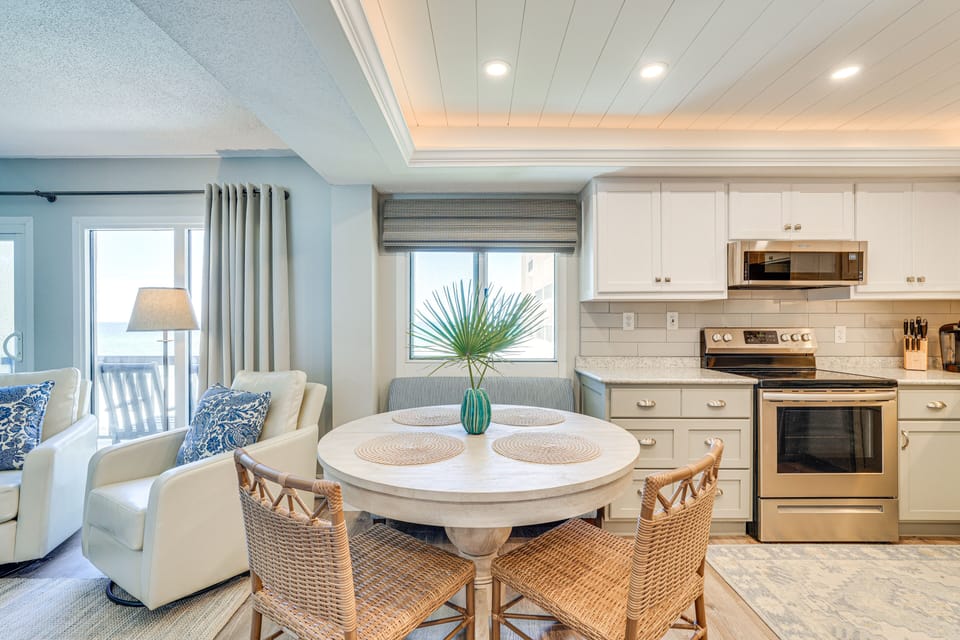 Dining Area | 1st Floor | Dishware & Flatware Provided