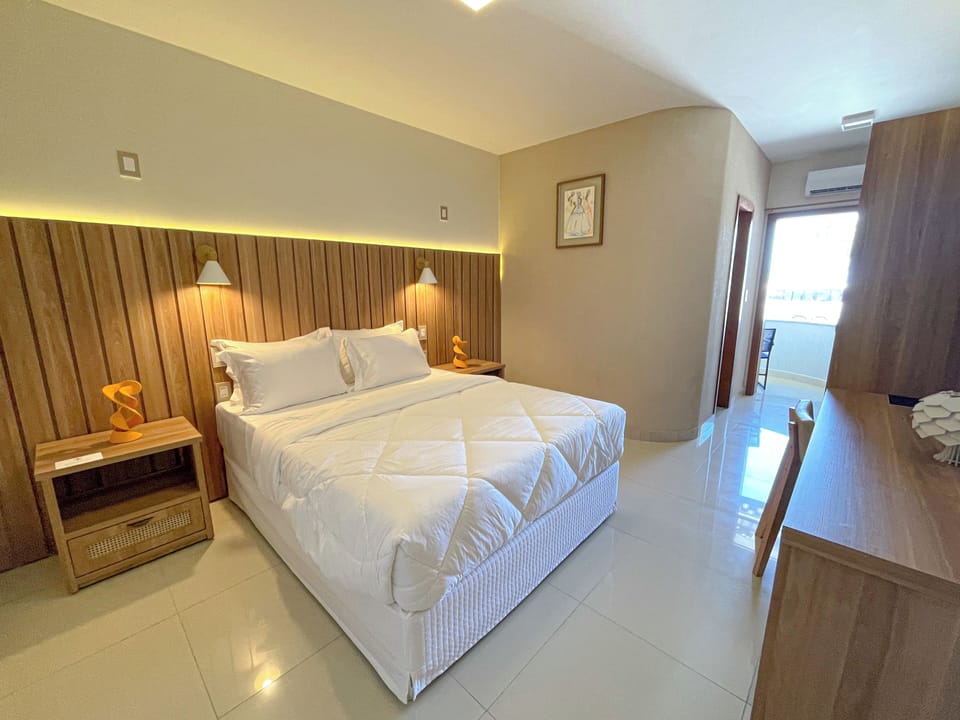 Standard Suite | Egyptian cotton sheets, premium bedding, Select Comfort beds, minibar
