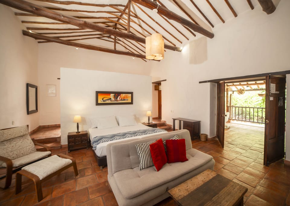 Suite | Free WiFi, bed sheets