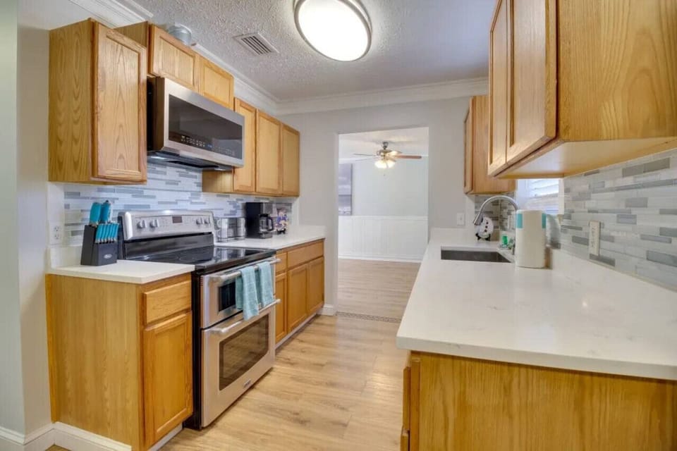 Fully equipped kitchen.