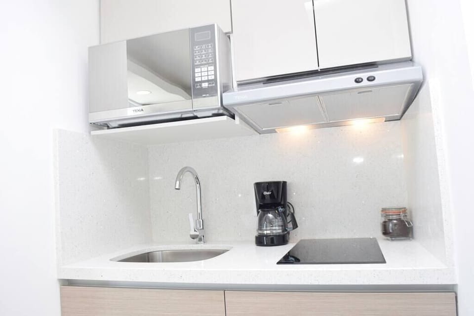 Small but complete kitchenet. Cocina pequeña pero totalmente equipada.