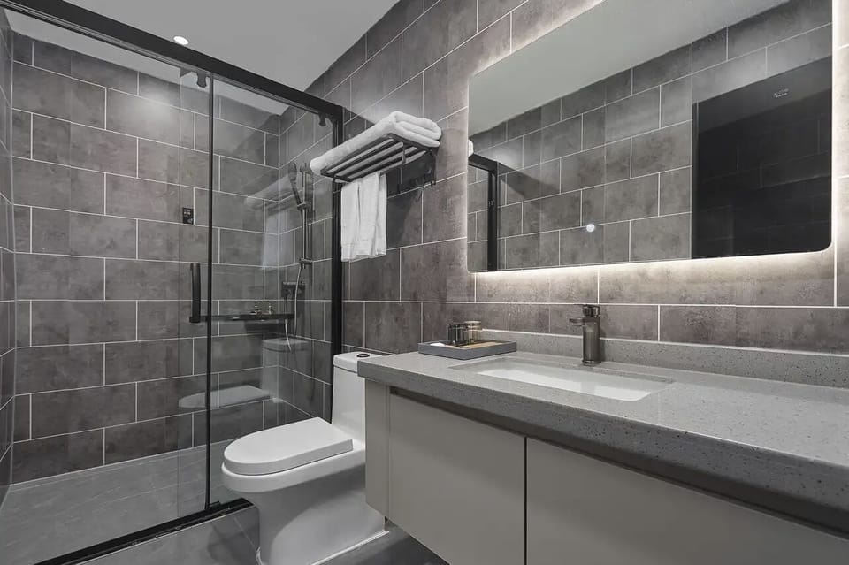 Luxury Room | Bathroom | Slippers