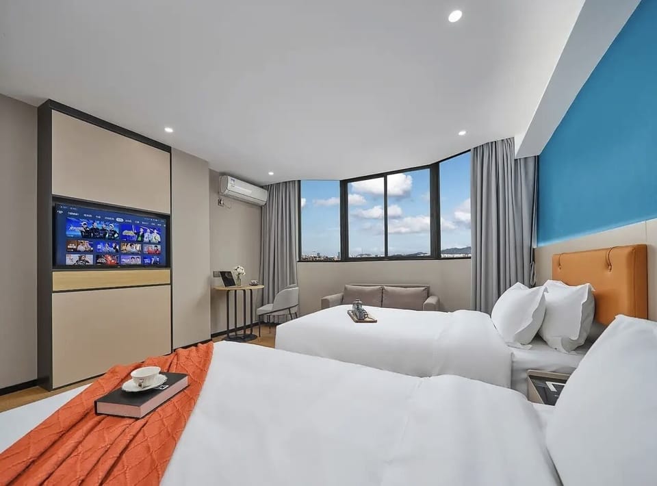 Deluxe Twin Room | Bathroom | Slippers
