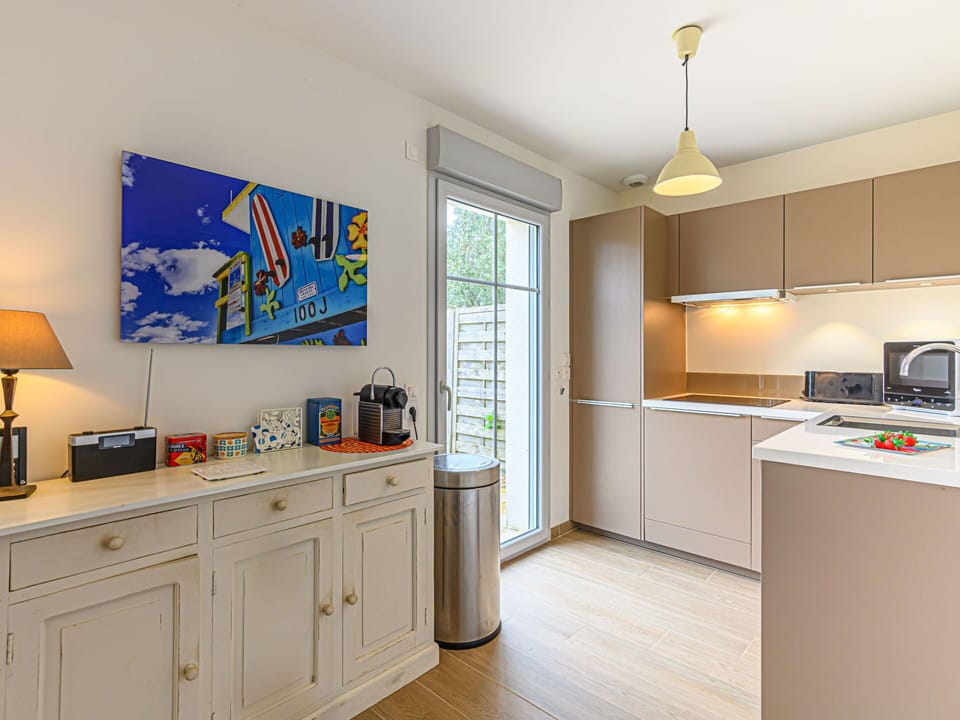 Cabinetry, Property, Furniture, Countertop, Window, Lighting, Building, Interior Design, Drawer, Home Appliance