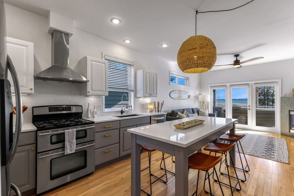 Range with double oven
