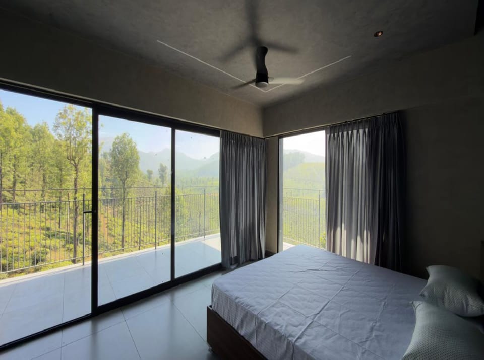 Elite Double Room | Desk, soundproofing, WiFi (free), bed sheets