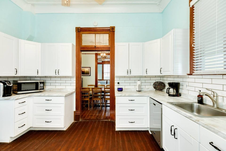 Everything you need to cook and enjoy dinner with the family