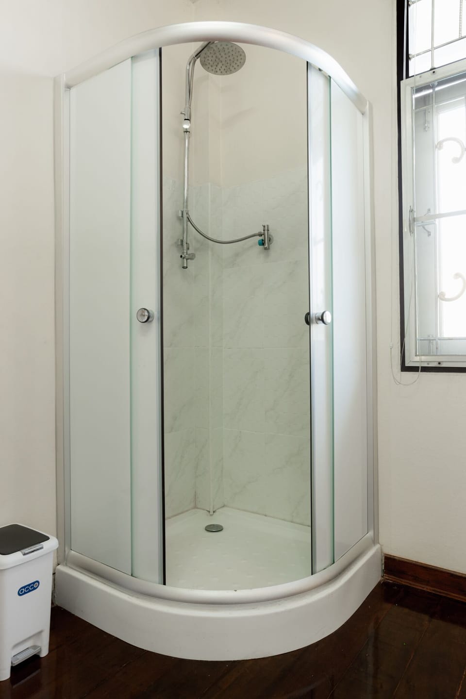 Single Room, Shared Bathroom | Bathroom | Rainfall showerhead, free toiletries, soap, shampoo