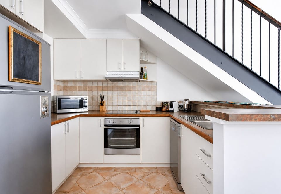 Kitchen fully equipped with dishwasher, fridge, microwave, nespreso coffee machone and more 