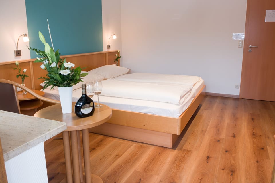Comfort Room | Desk, blackout drapes, free WiFi