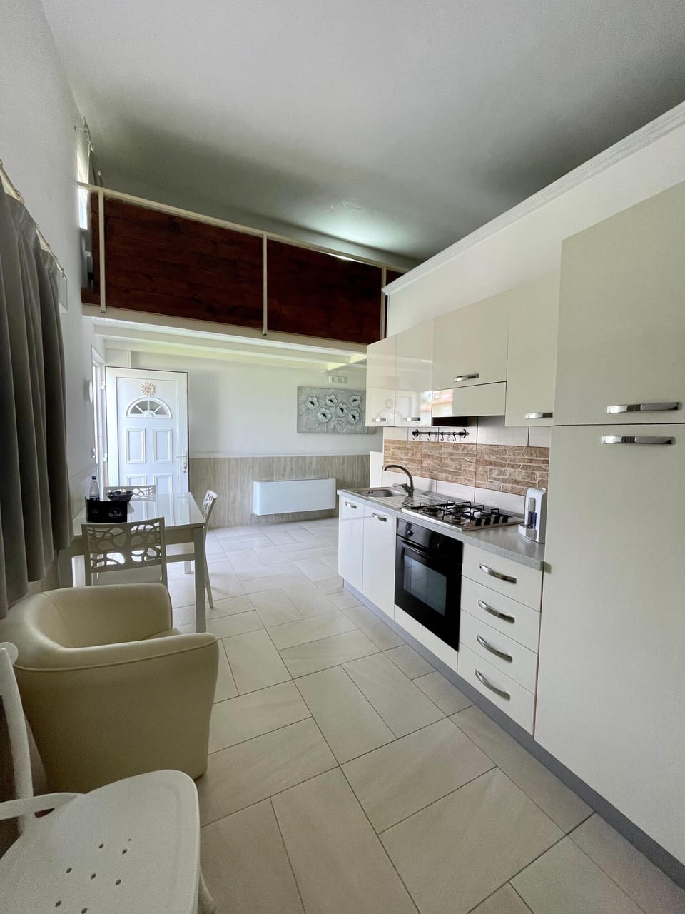 Comfort Apartment | Private kitchen | Mini-fridge, freezer