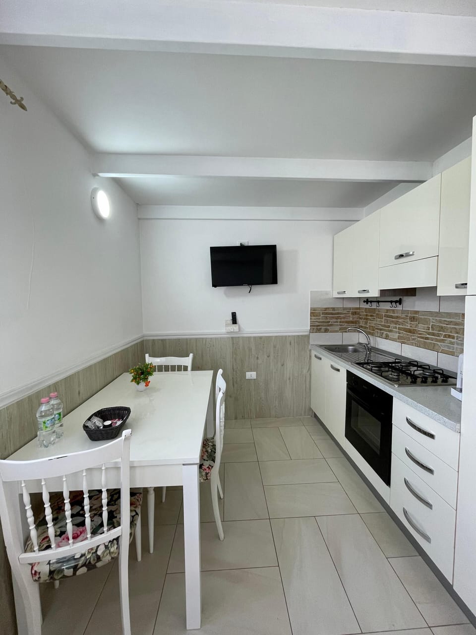 Family Apartment | Private kitchen | Mini-fridge, freezer