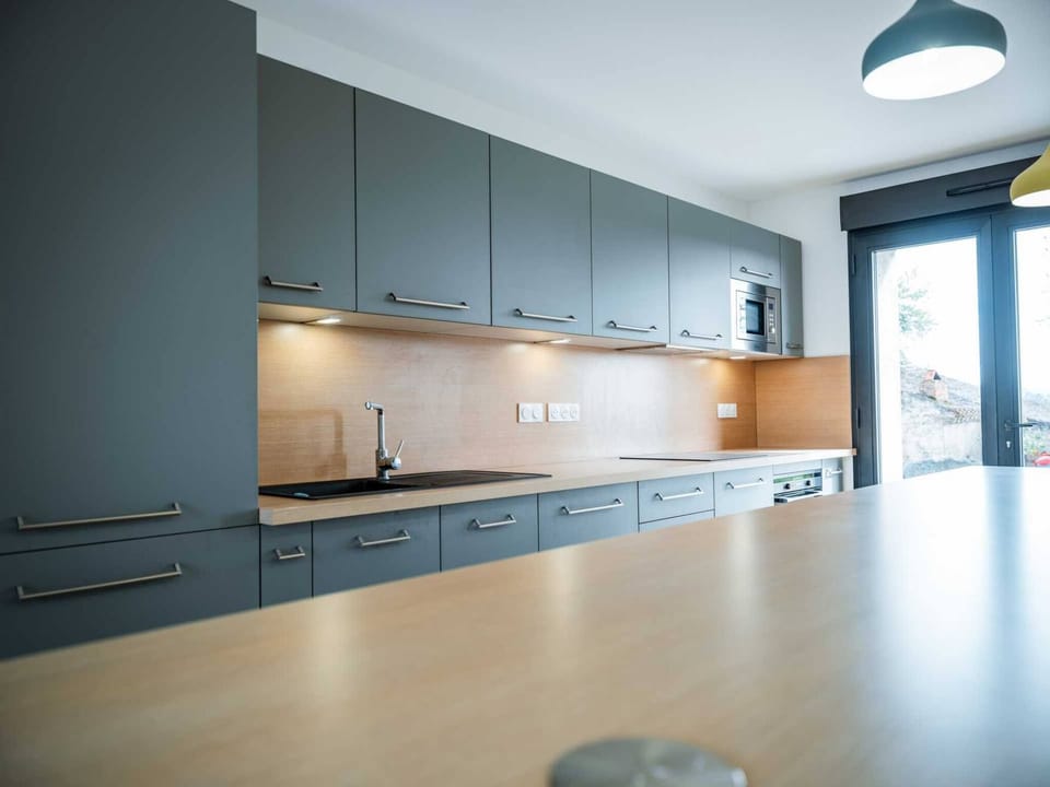Main kitchen - Fully equipped - Dining area
