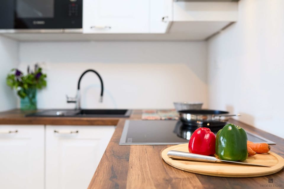 Apartment (3 Bedrooms) | Private kitchen | Oven, electric kettle, toaster