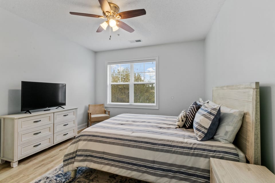 Bedroom 3 with Queen Size Bed and TV