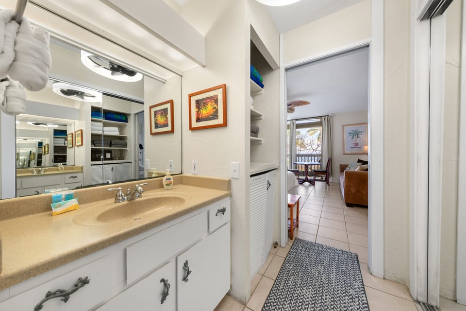 Condo, 1 Bedroom | Private kitchen | Fridge, oven, coffee/tea maker, toaster
