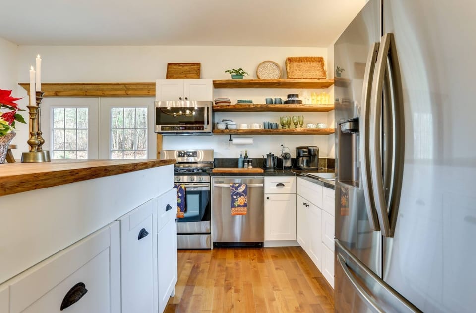 Fully stocked kitchen with Keurig, pour-over setup & everything for group dining