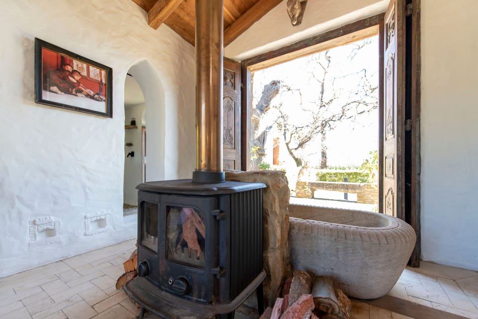 Standard Cottage | Bathroom | Bathtub, deep soaking tub, free toiletries, hair dryer