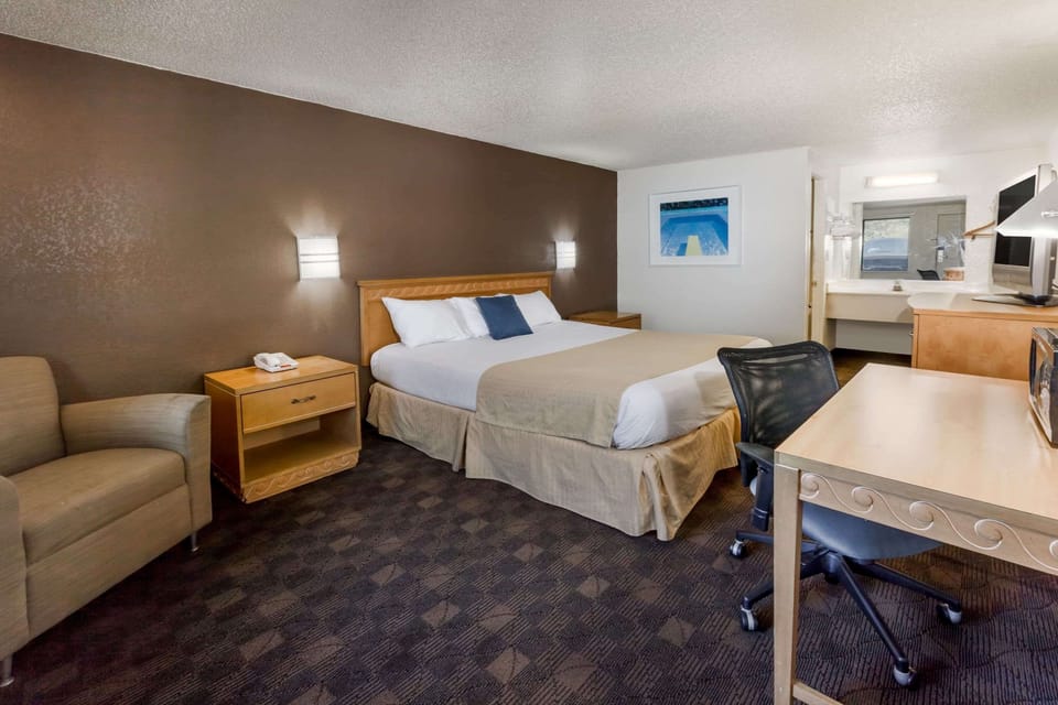 Desk, free WiFi, bed sheets