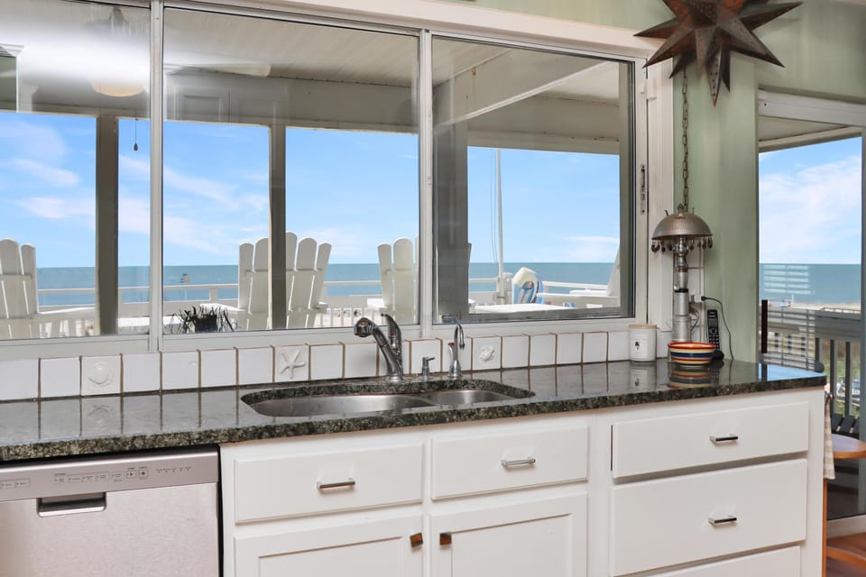 House, Multiple Beds (White Pelican) | Interior