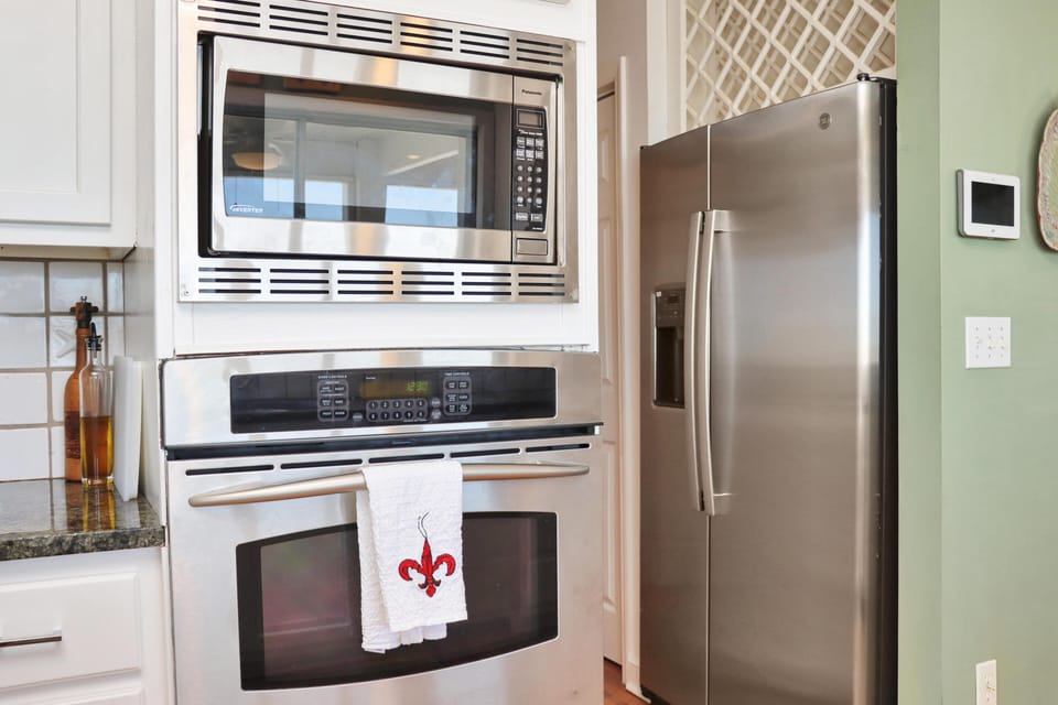 House, Multiple Beds (White Pelican) | Private kitchen | Oven, toaster