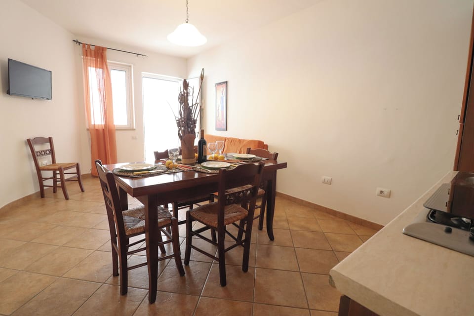 House, 1 Bedroom, Smoking, Balcony | Dining