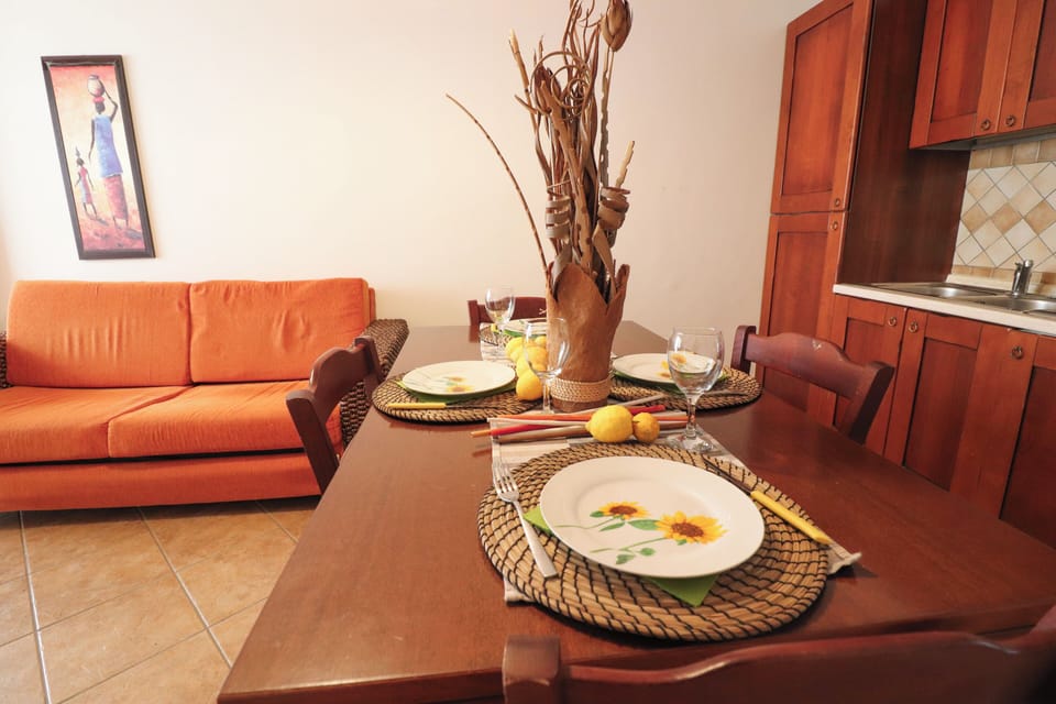 House, 1 Bedroom, Smoking, Balcony | Dining