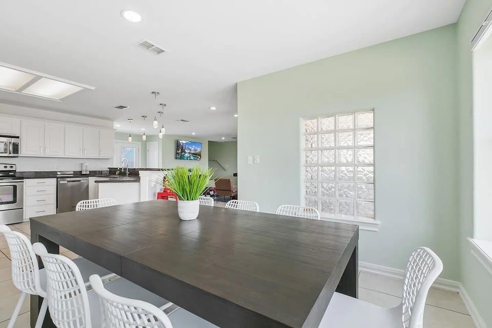 Dining area .