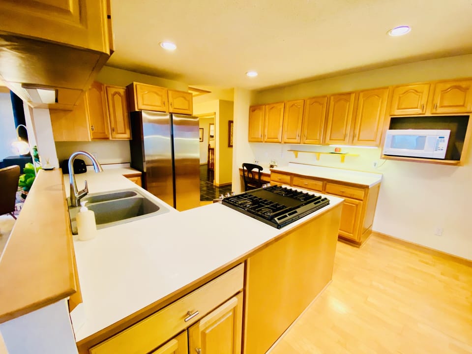 Fully equipped kitchen with new appliances
