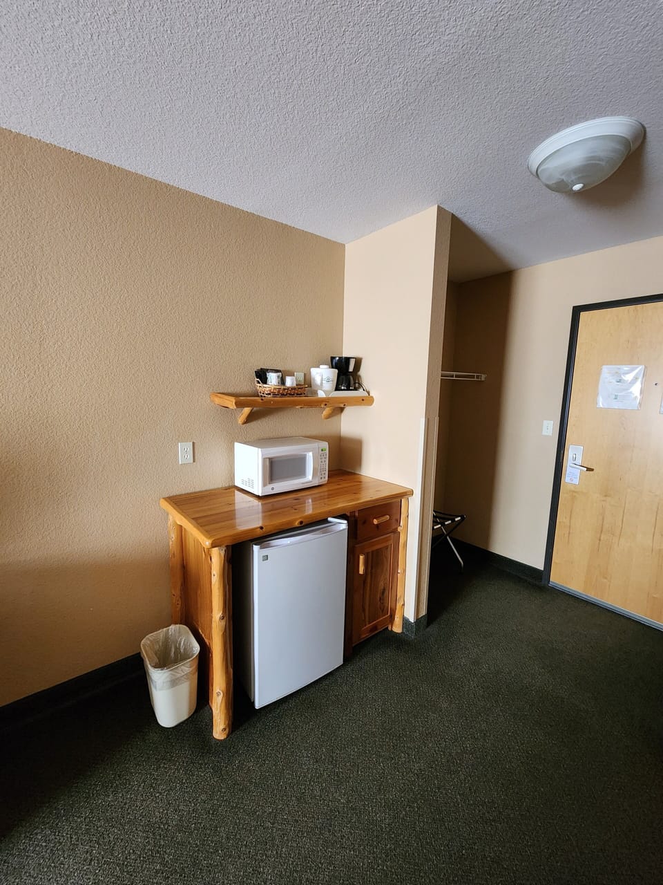 King Executive | Blackout drapes, iron/ironing board, free WiFi, bed sheets