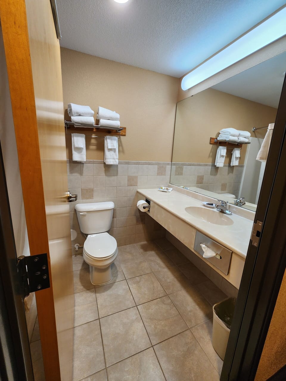 Pine Peaks Lodge & Suites Hotel in Crosslake
