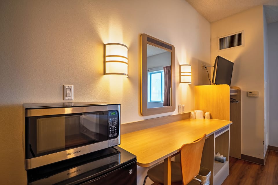 Room, 1 Queen Bed, Mobility Accessible, Non Smoking (Roll-in Shower) | Desk, laptop workspace, WiFi (free), bed sheets