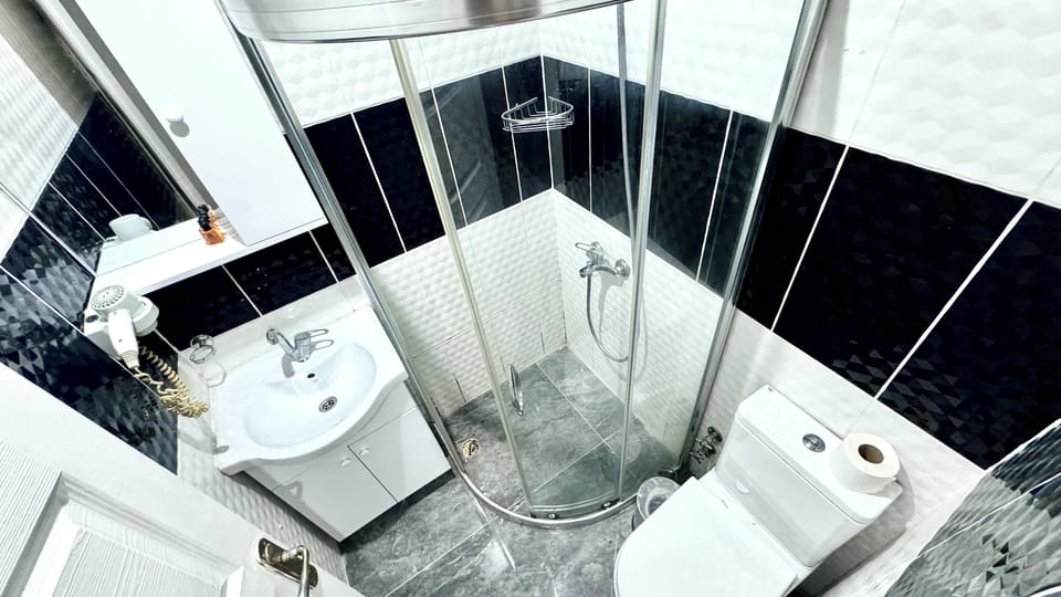 Basic Double Room | Bathroom | Shower, hair dryer, slippers, towels