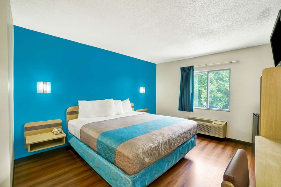 Free WiFi, bed sheets, alarm clocks