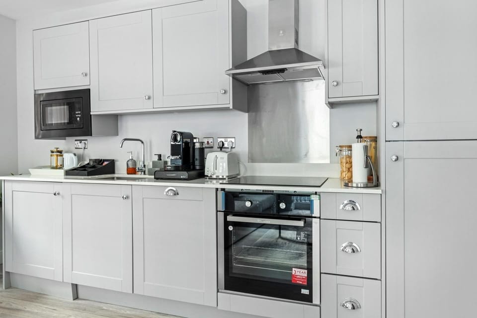Apartment | Private kitchen | Fridge, microwave, oven, stovetop