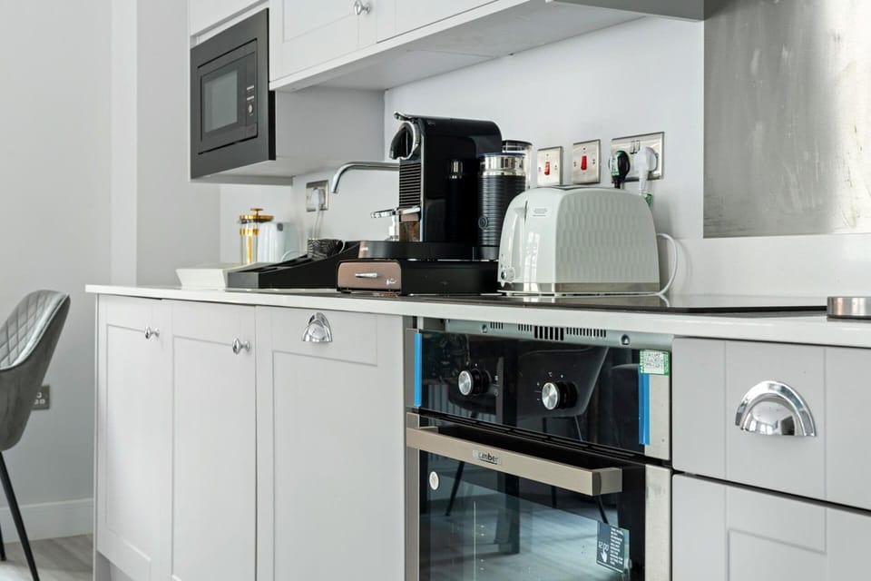 Apartment | Private kitchen | Fridge, microwave, oven, stovetop