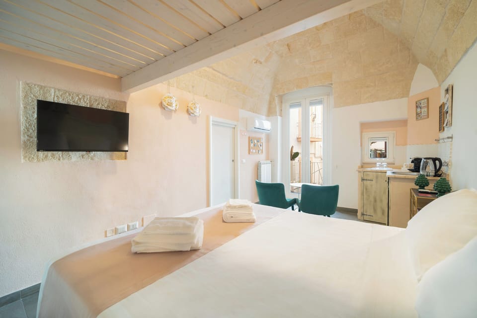 Superior Double Room, Balcony | Soundproofing, iron/ironing board, free WiFi