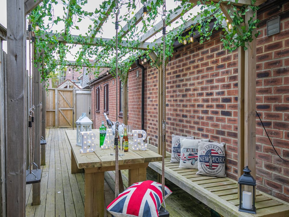 Sitting-out-area | The Lodge, Gloucester