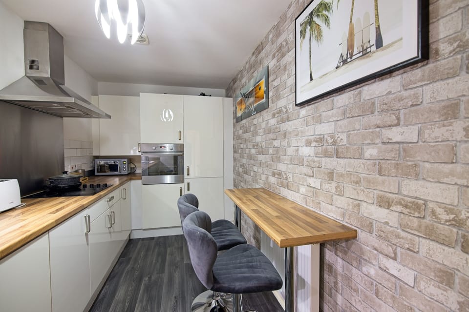 Apartment | Private kitchen | Fridge, microwave, oven, stovetop