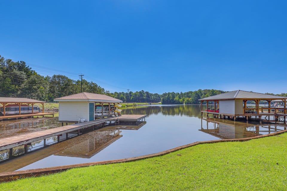 Private Boat Dock | Kayaks Provided