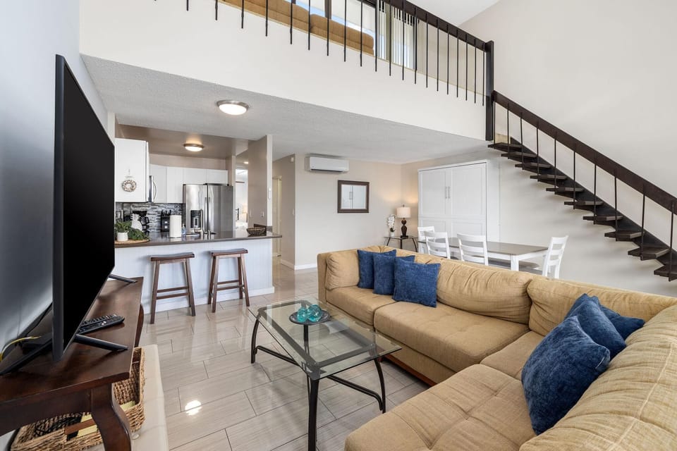 Condo, 1 King Bed with Sofa bed (Kona Alii 707) | Living area