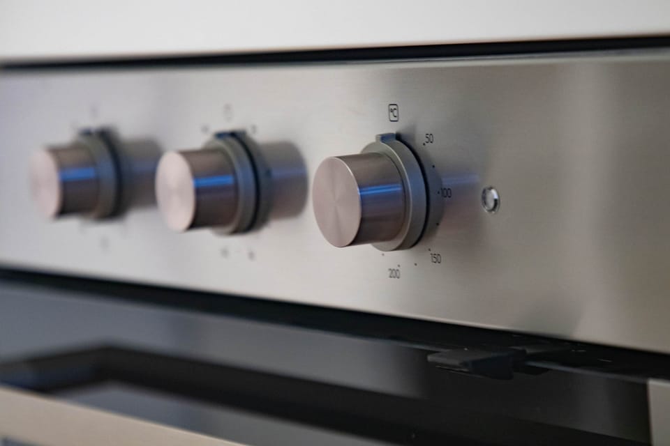 Induction stove with oven