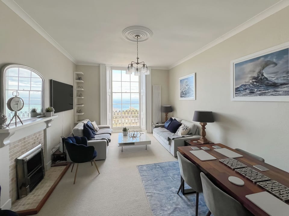 Living room/dining room | Admiral&rsquo;s Lookout, Ilfracombe