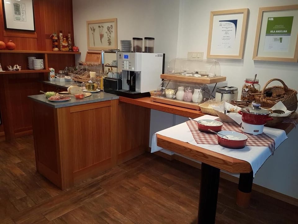 Daily buffet breakfast for a fee