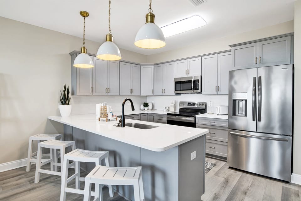 Elevate your dining experience in this sleek kitchen, where contemporary design meets everyday functionality for a seamless blend of style and comfort.Elevate your dining experience in this sleek kitchen, where contemporary design meets everyday functional