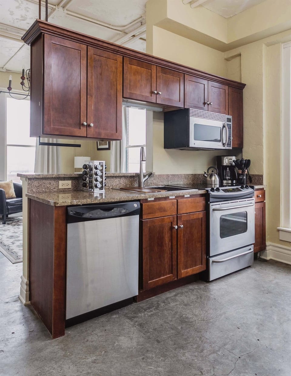 Full Kitchen