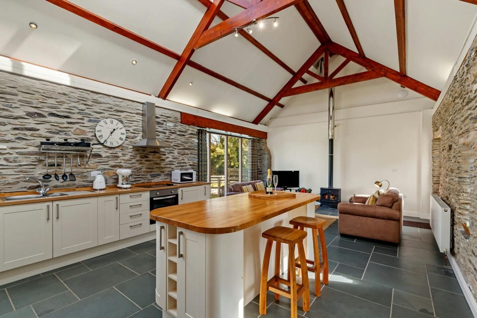 Kitchen Island and stools in the centre of the kitchen with view of the lounge area