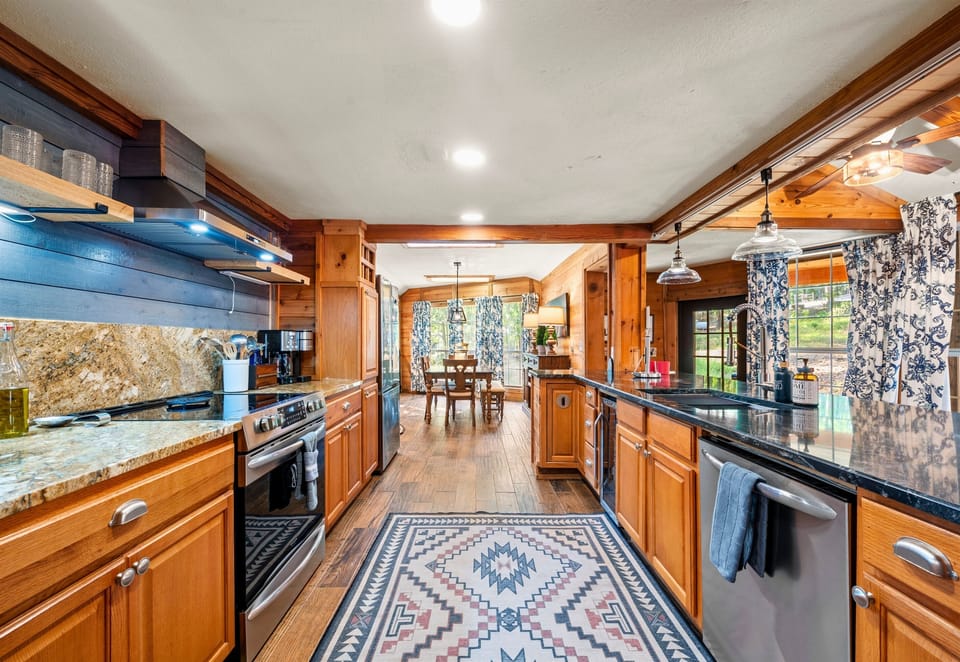 This well-equipped kitchen is a dream for any cooking enthusiast, offering both functionality and style.