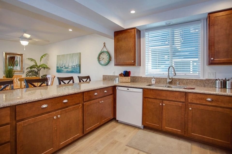 Lower unit's kitchen
                