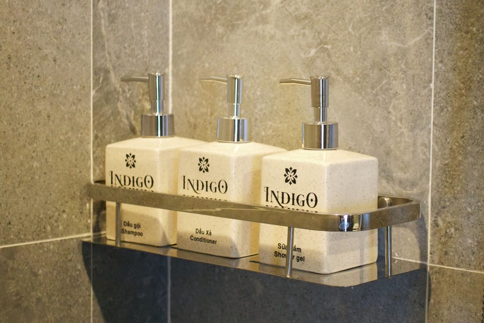 Deluxe Twin Room | Bathroom | Shower, rainfall showerhead, hair dryer, bathrobes